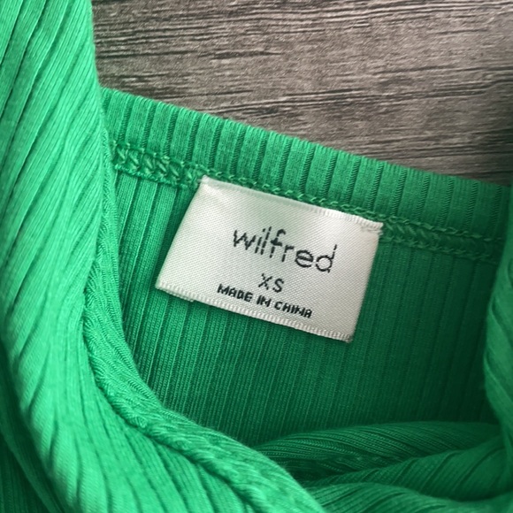 Aritzia Wilfred Bay crop top in gloss green - Picture 4 of 5